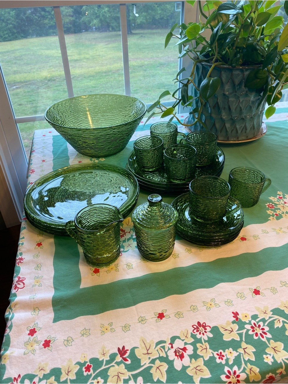 Anchor Hocking Soreno Green Textured Glass Dinnerware Set
